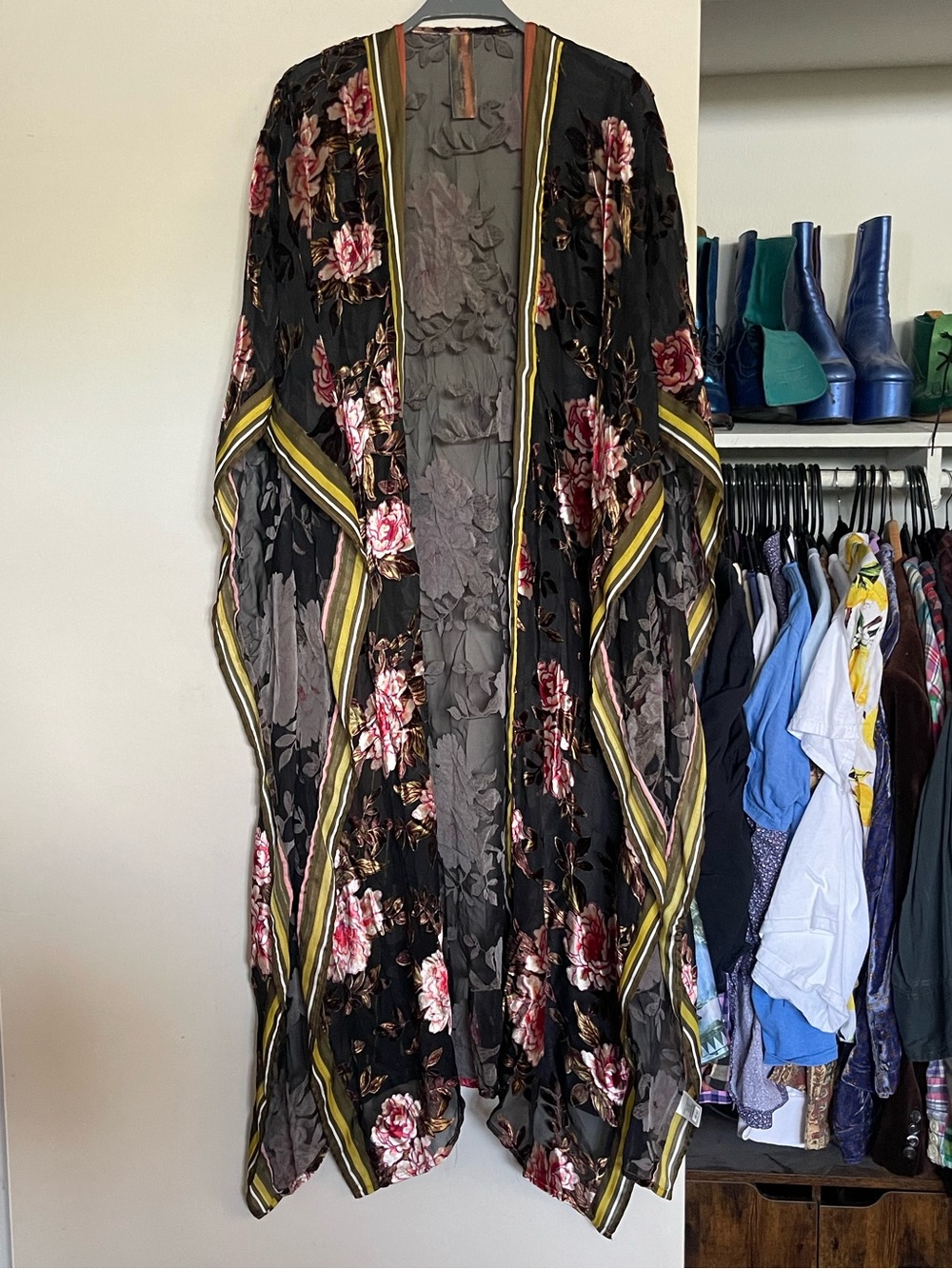 Aratta Silent Journey Viola Burnout Velvet Kimono Robe Floral Rose Stripe